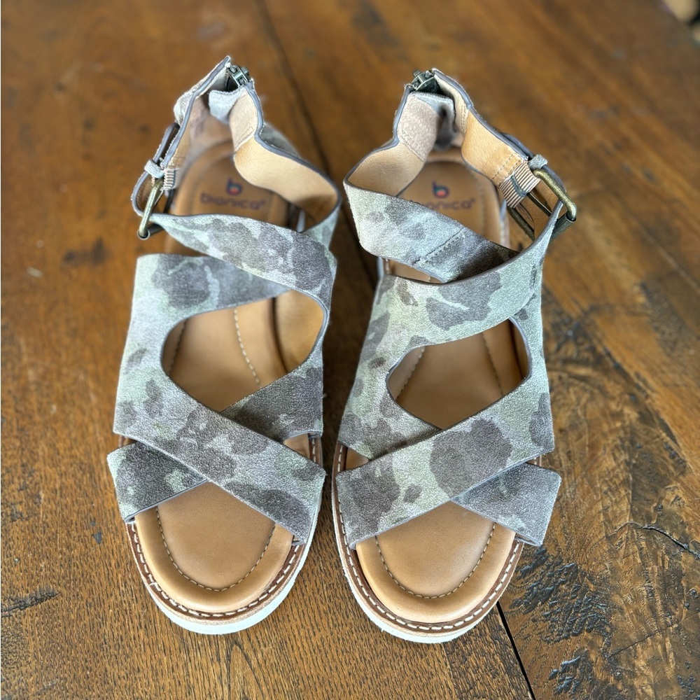 Bionica Women's Dania Sandal. Olive Camouflage Camo. Straps Back Zip. Size 9 - Picture 9 of 12